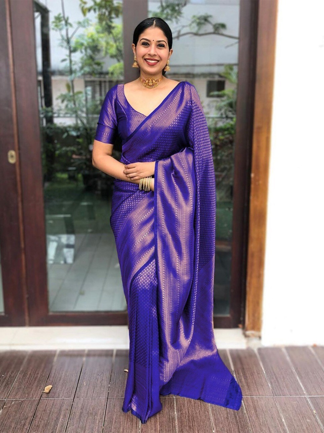 

Wuxi Blue & Gold-Toned Woven Design Zari Pure Silk Banarasi Saree