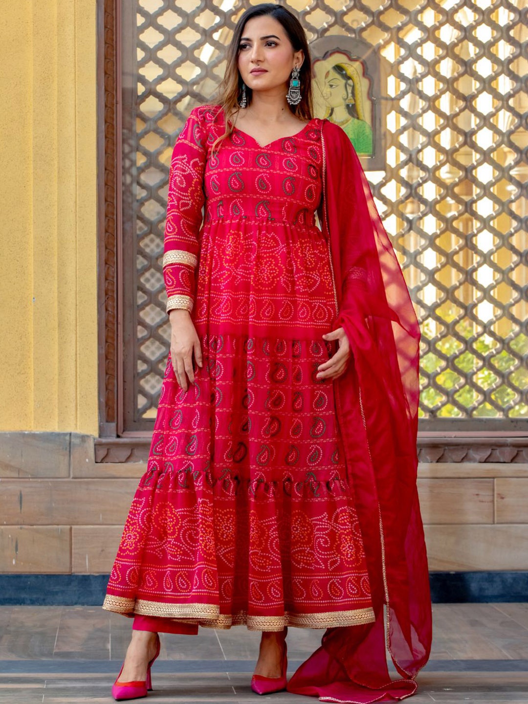 

HOUSE OF JAMOTI Bandhani V-Neck Printed Kurta with Trousers & Dupatta, Pink
