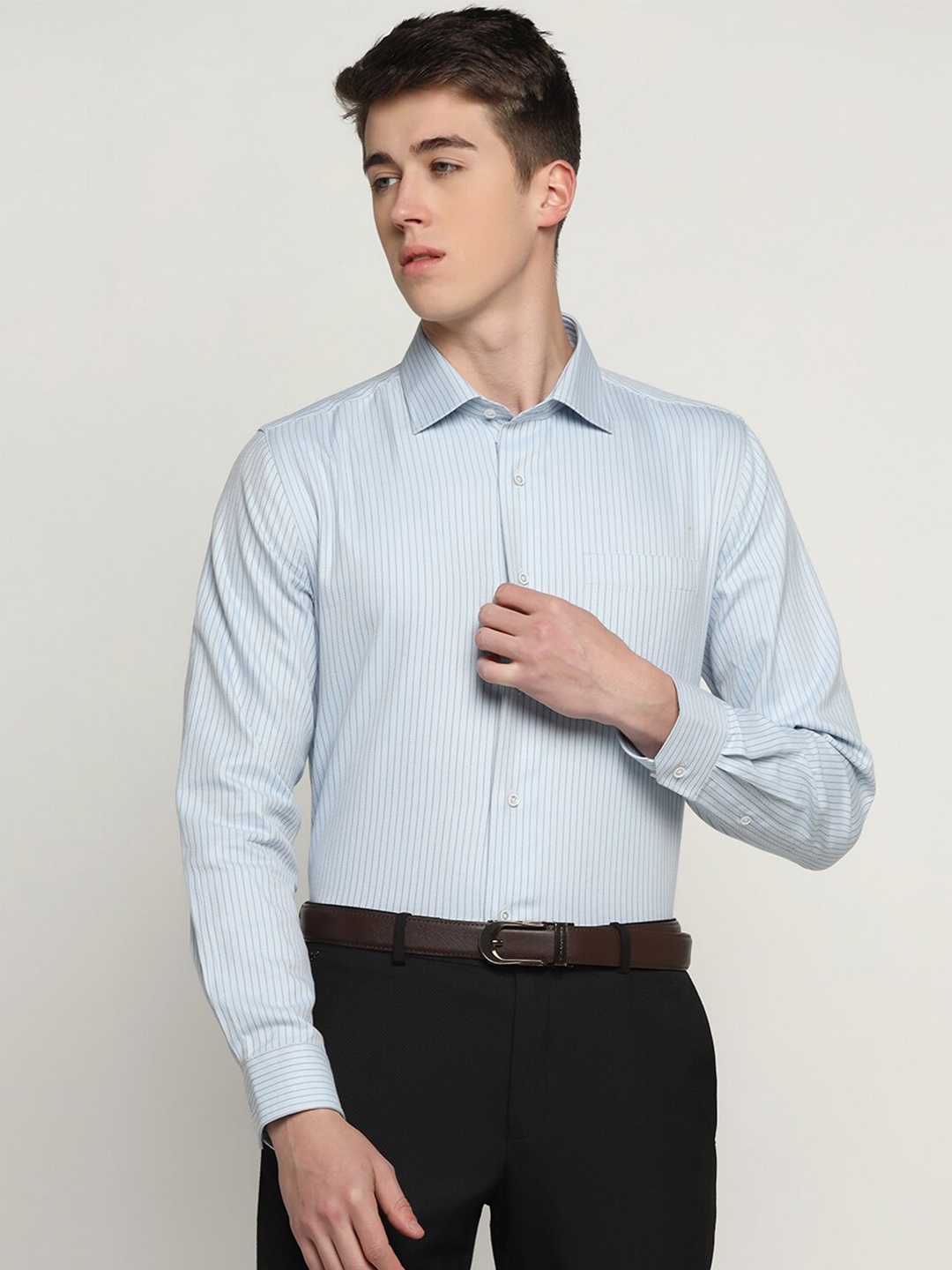 

Blackberrys Men India Slim Fit Temp Tech Formal Shirt, Blue
