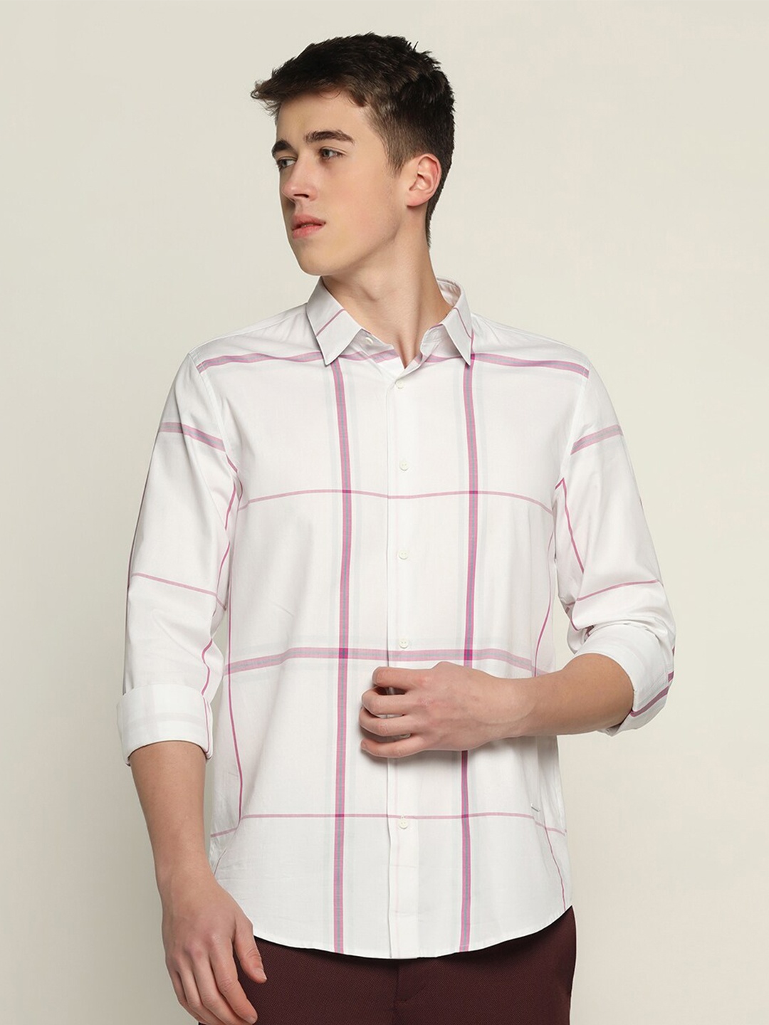 

Blackberrys Men Windowpane Checks Pure Cotton Slim Fit Casual Shirt, White
