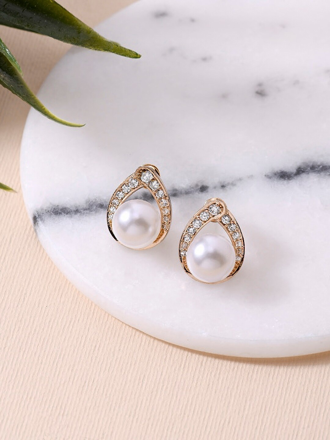 

Lilly & sparkle Gold-Plated Contemporary Studs Earrings