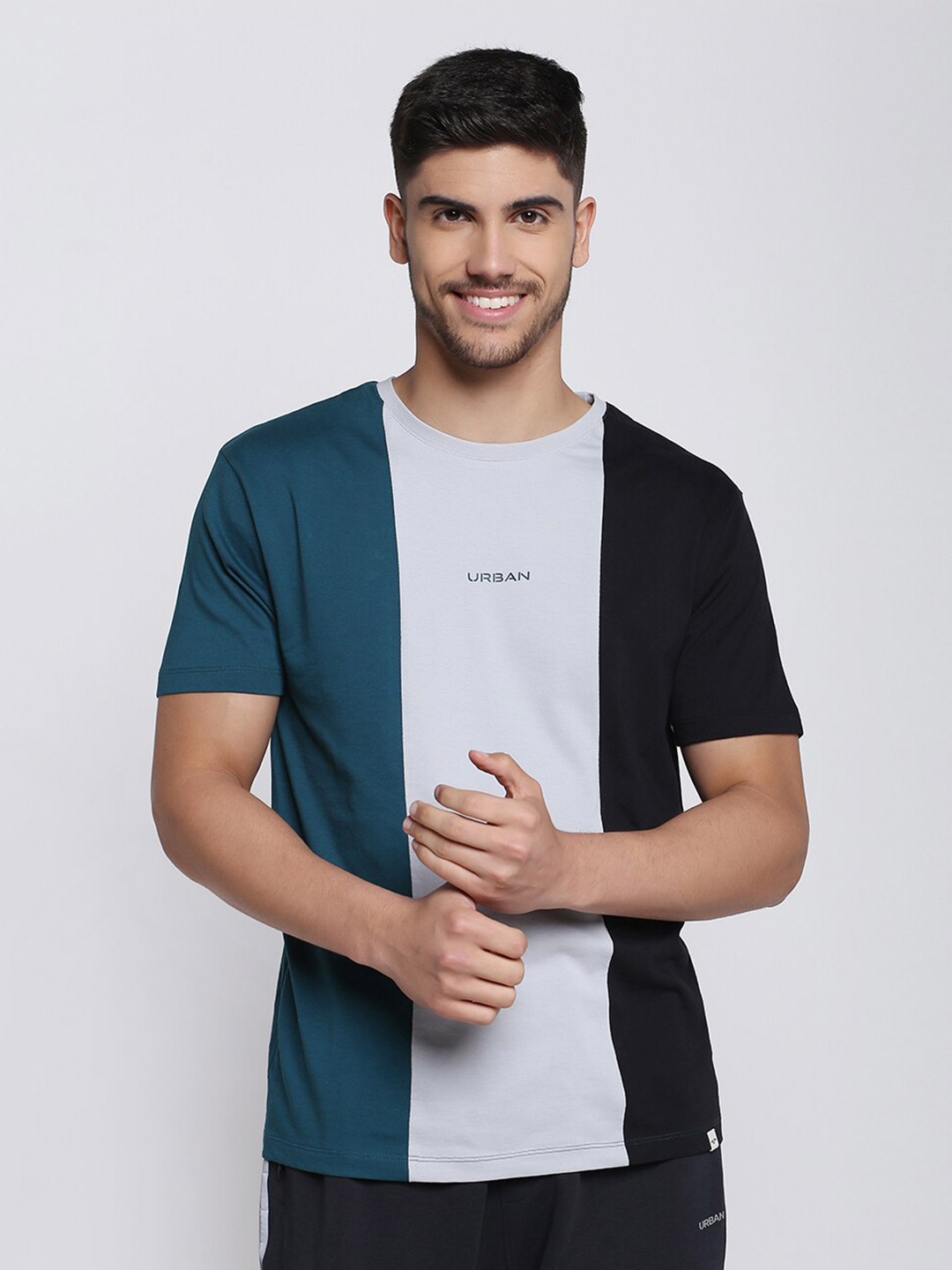 

Blackberrys Men Colourblocked Slim Fit Pure Cotton T-shirt, Green