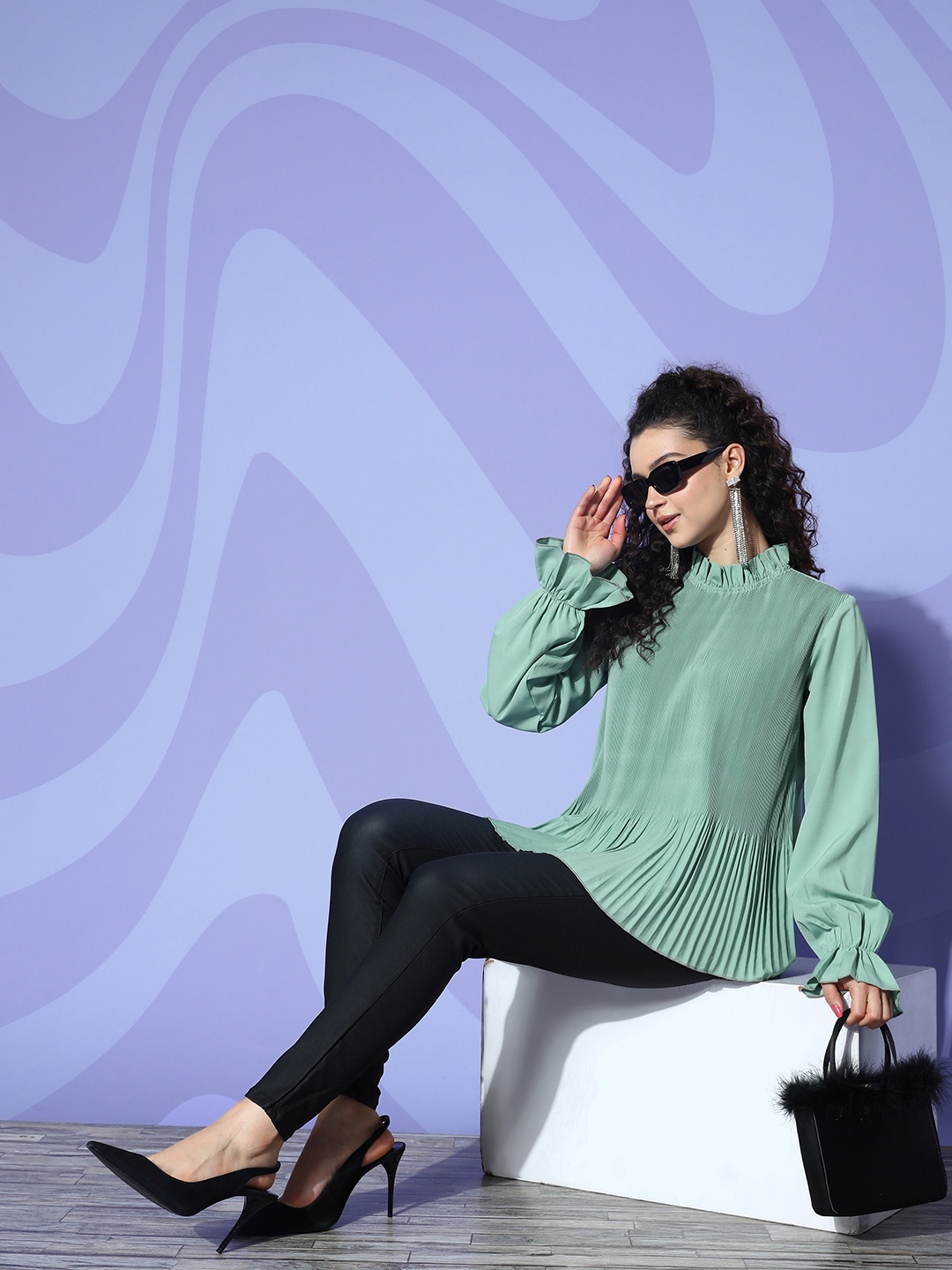 

Berrylush Green Bishop Sleeves Ruffles Crepe Top
