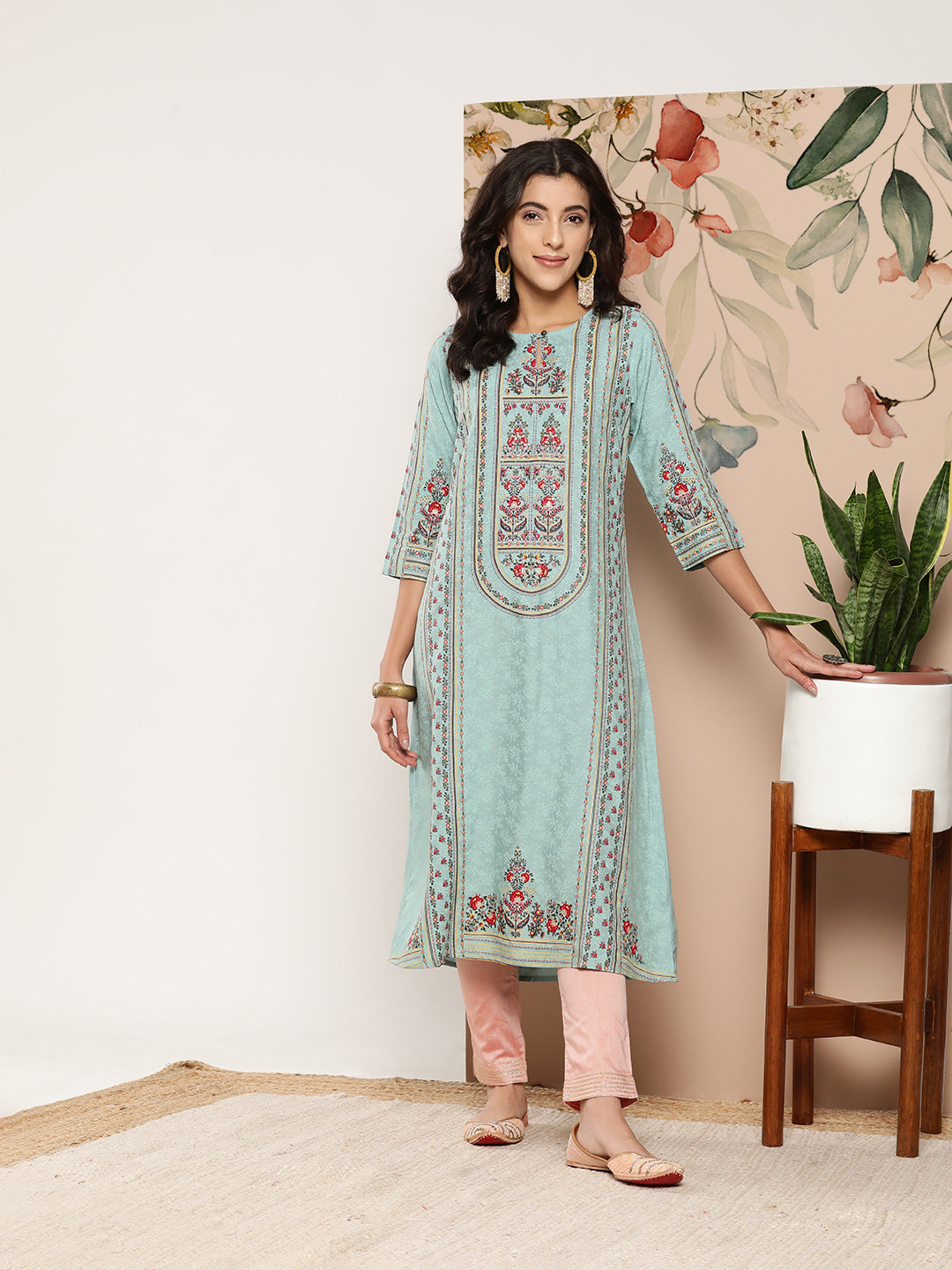 

Juniper Women Blue & Pink Floral Printed Keyhole Neck Kurta