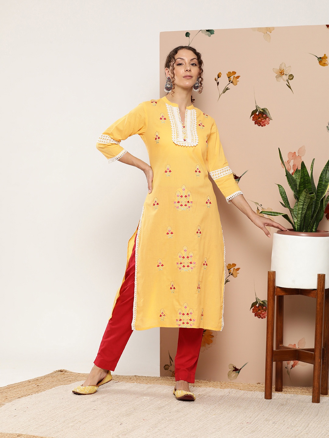 

Juniper Women Ethnic Motifs Embroidered Straight Kurta, Yellow
