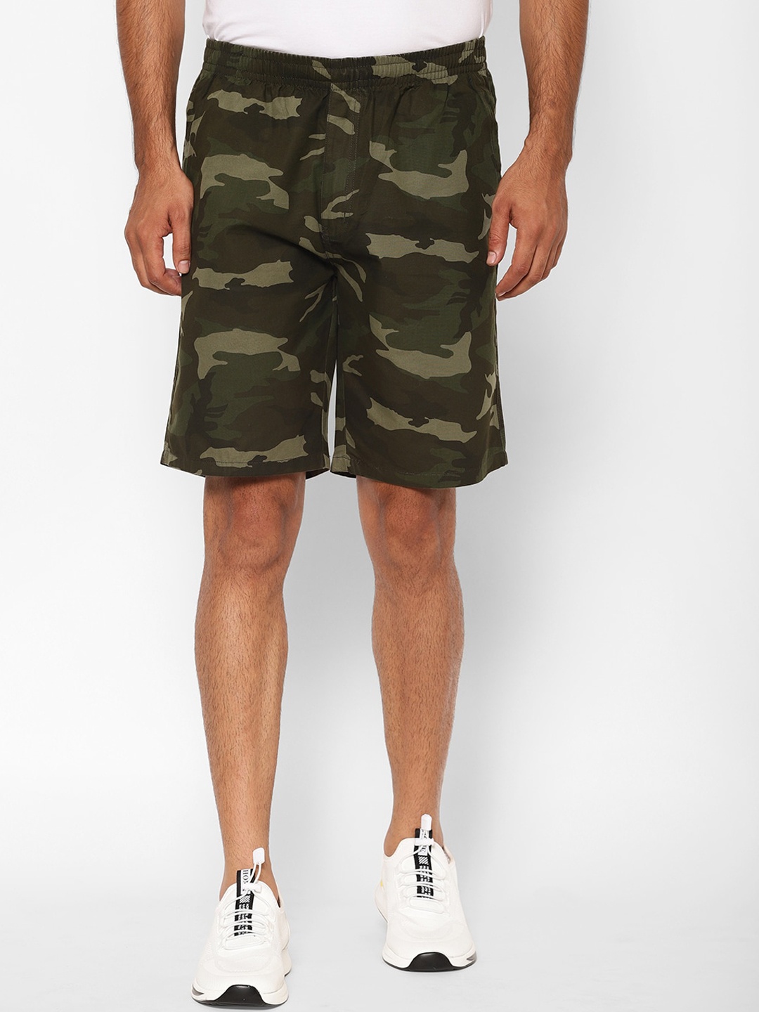 

SAPPER Men Camouflage Printed Cotton Shorts, Green