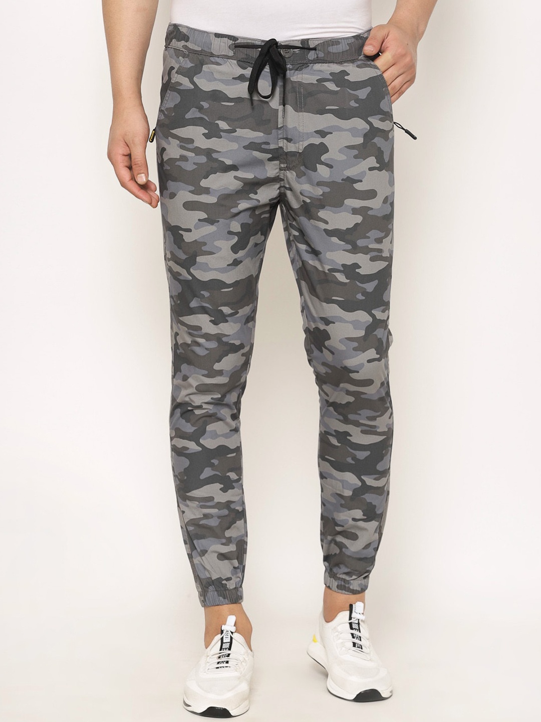 

SAPPER Men Camouflage Printed Mid-Rise Slim Fit Cotton Joggers, Grey