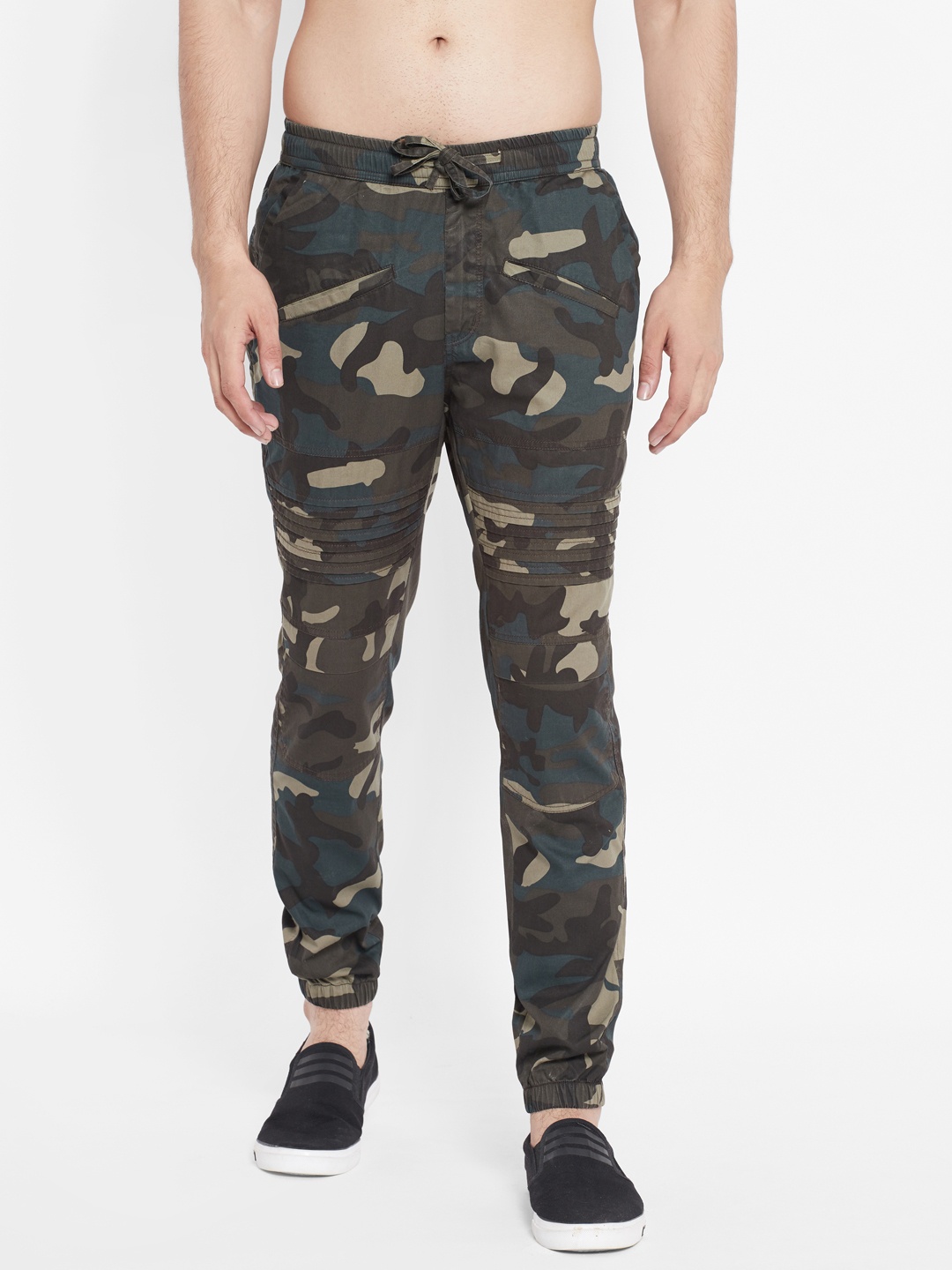 

SAPPER Men Camouflage Printed Slim Fit Pure Cotton Joggers, Green