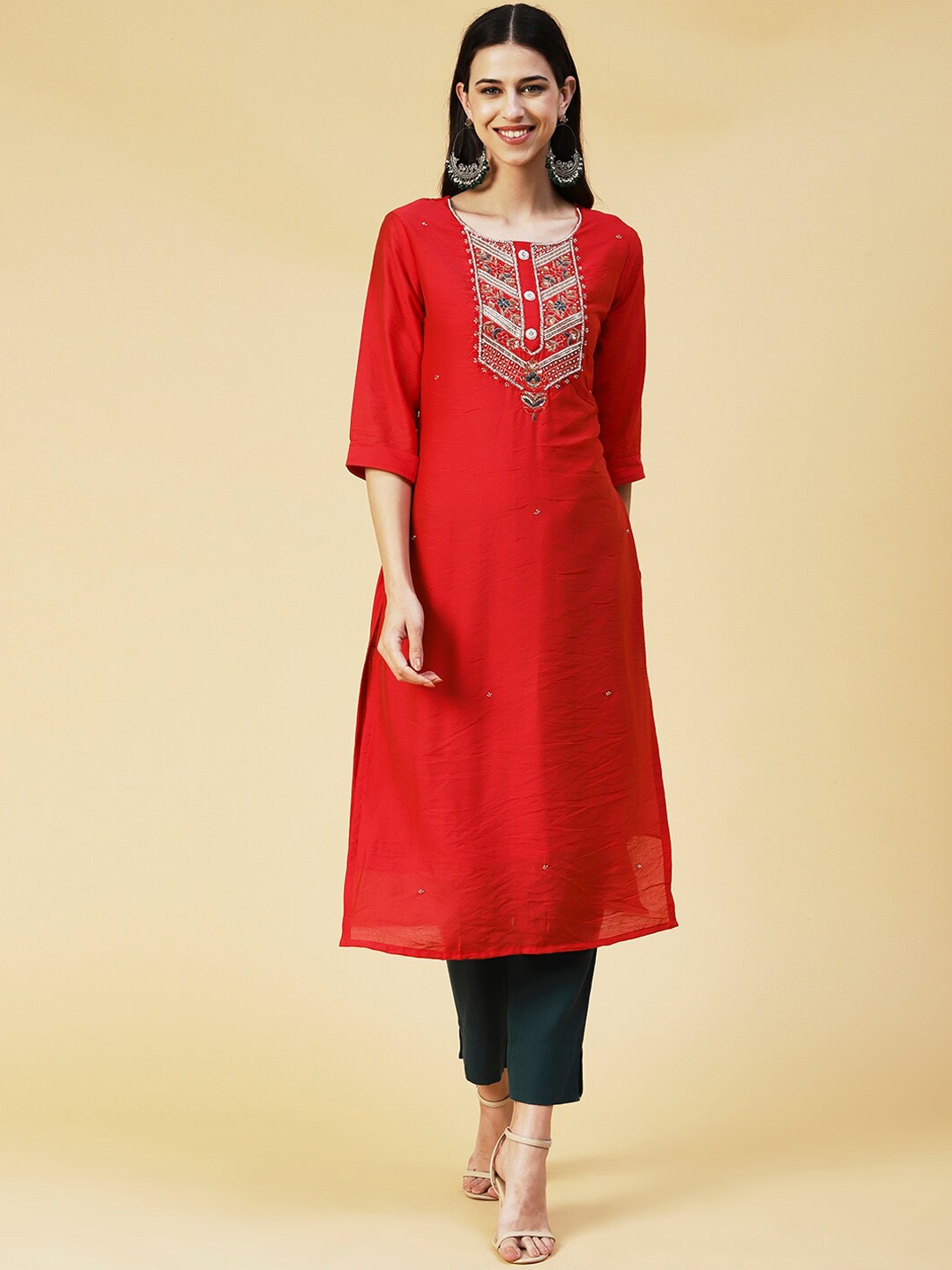 

FASHOR Floral Embroidered Kurta, Red
