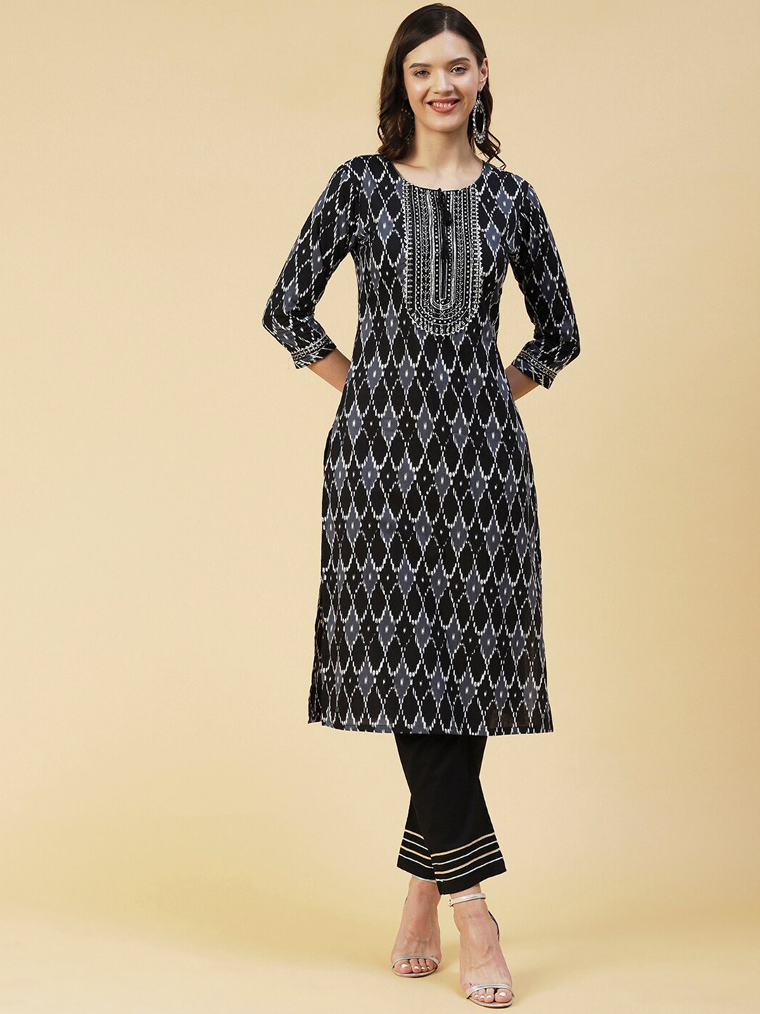 

FASHOR Women Geometric Printed Cotton Kurta, Black