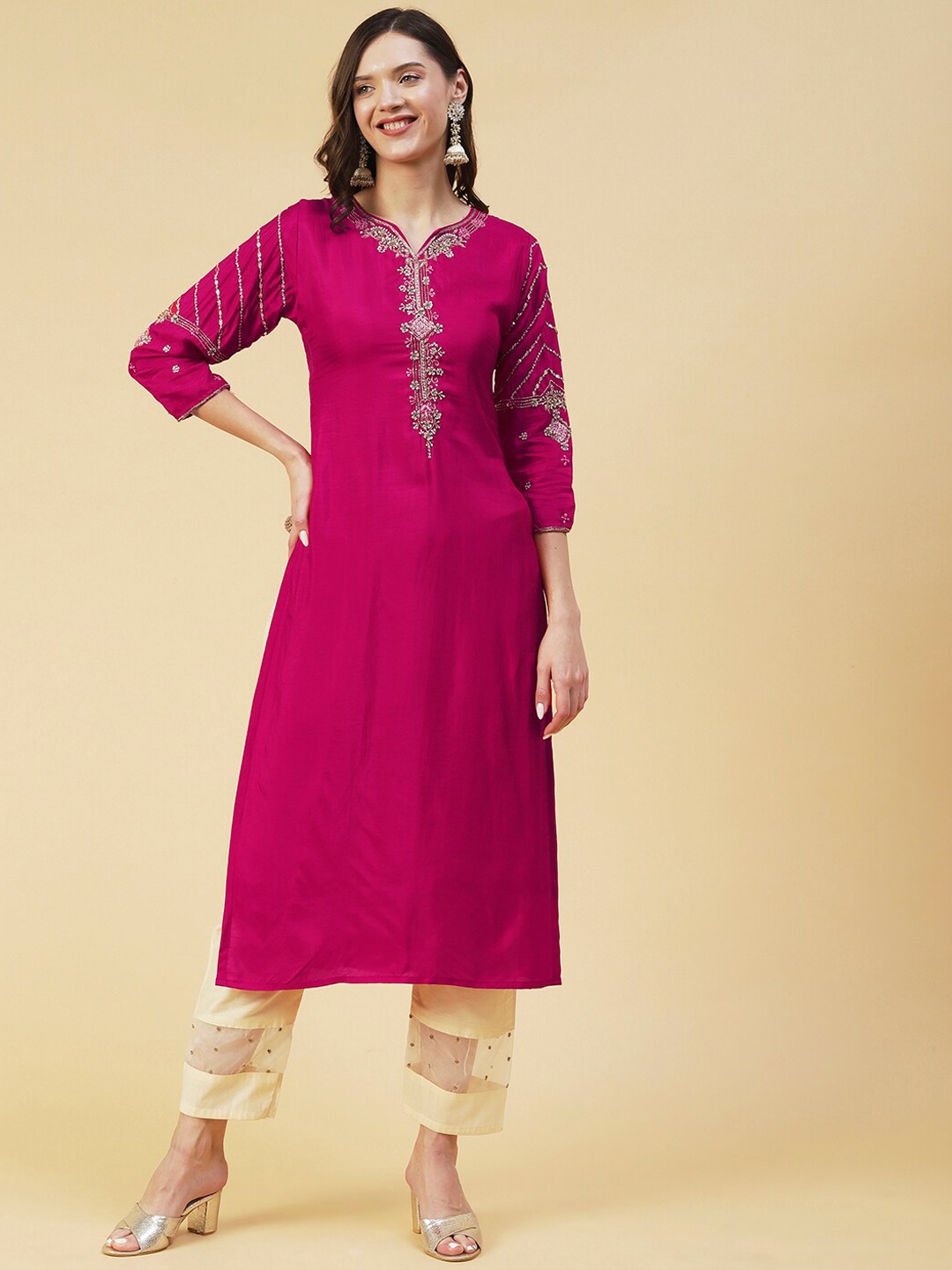 

FASHOR Women Floral Embroidered Thread Work Kurta, Magenta