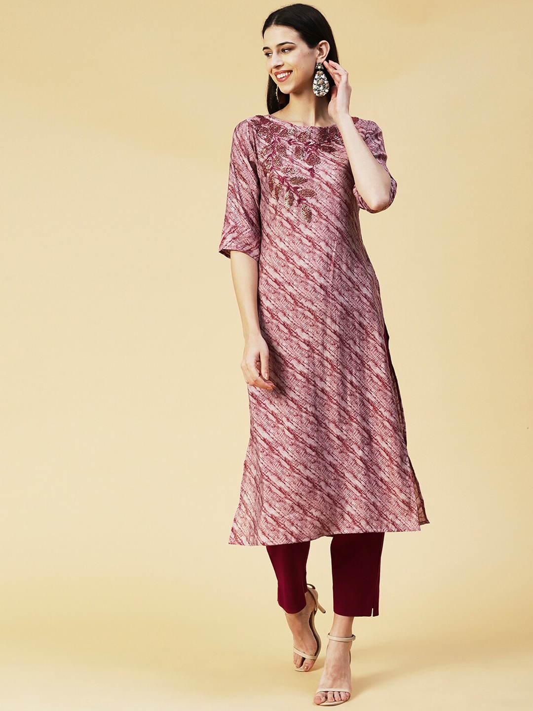 

FASHOR Women Abstract Printed Sequined Kurta, Maroon