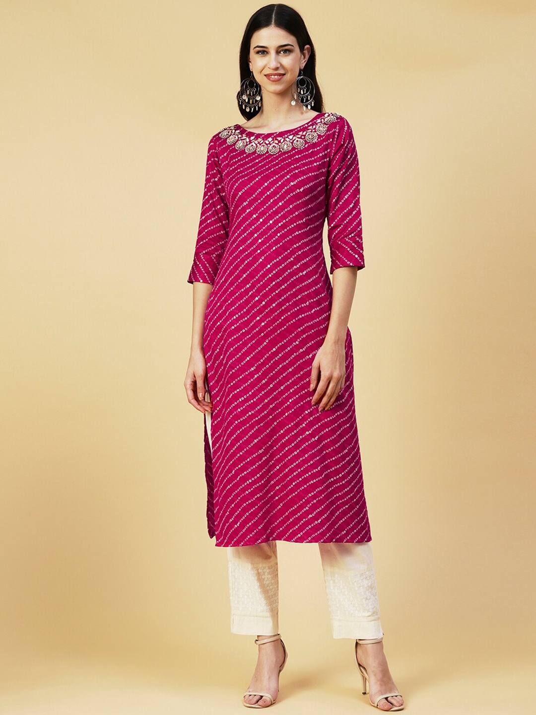 

FASHOR Women Bandhani Printed Boat Neck Kurta, Magenta