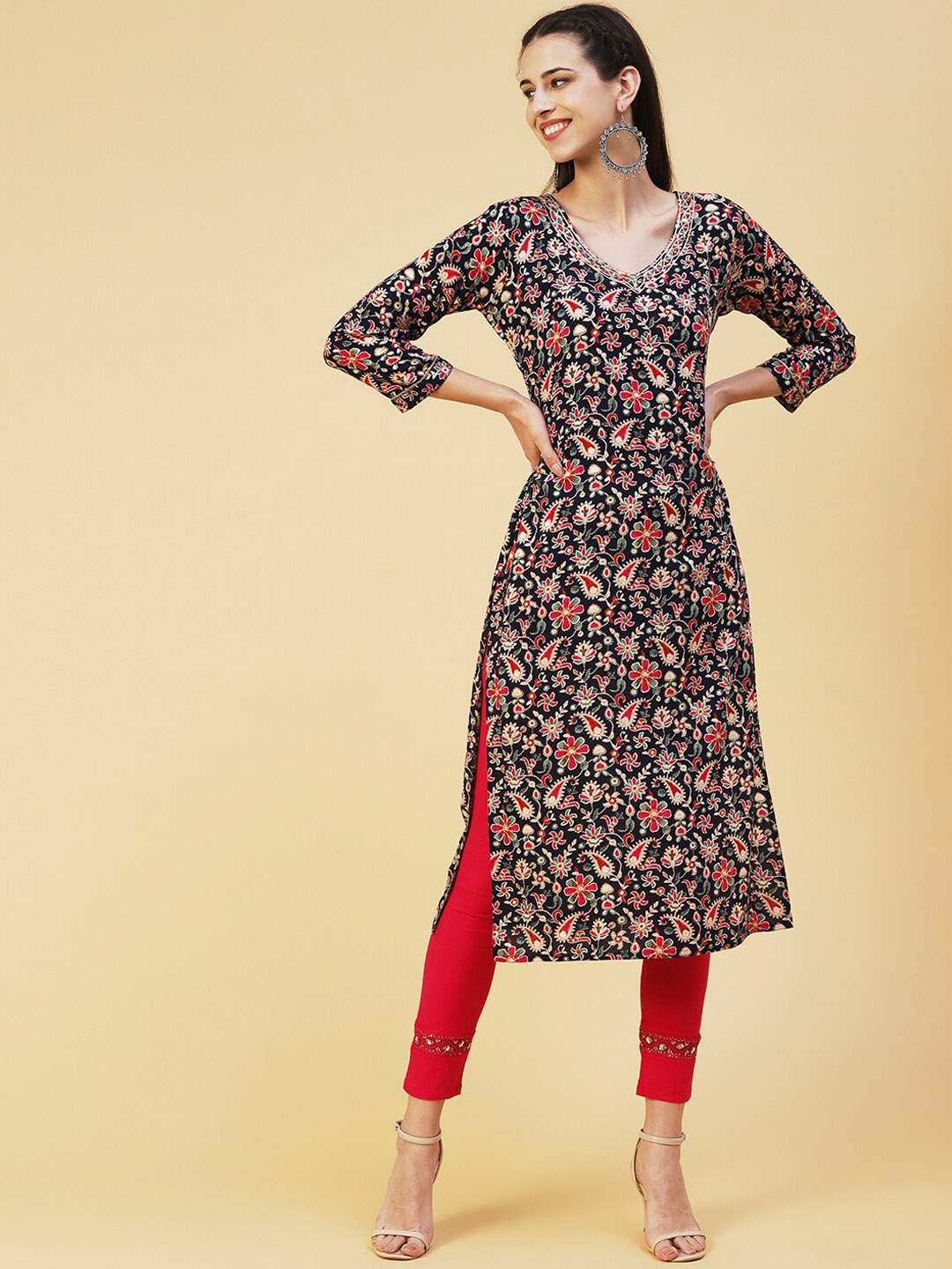 

FASHOR Women Floral Printed V-Neck Kurta, Navy blue