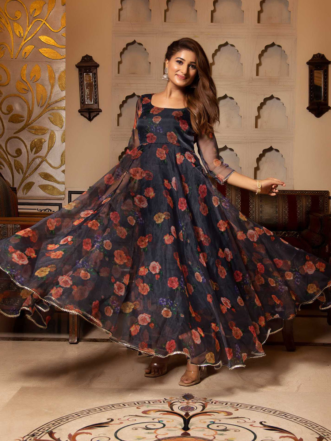

Calmna Women Floral Printed Kurta with Trousers & Dupatta, Black