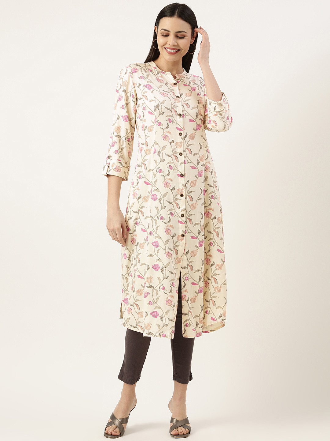 

AMUKTI Women Floral Printed Kurta, Beige