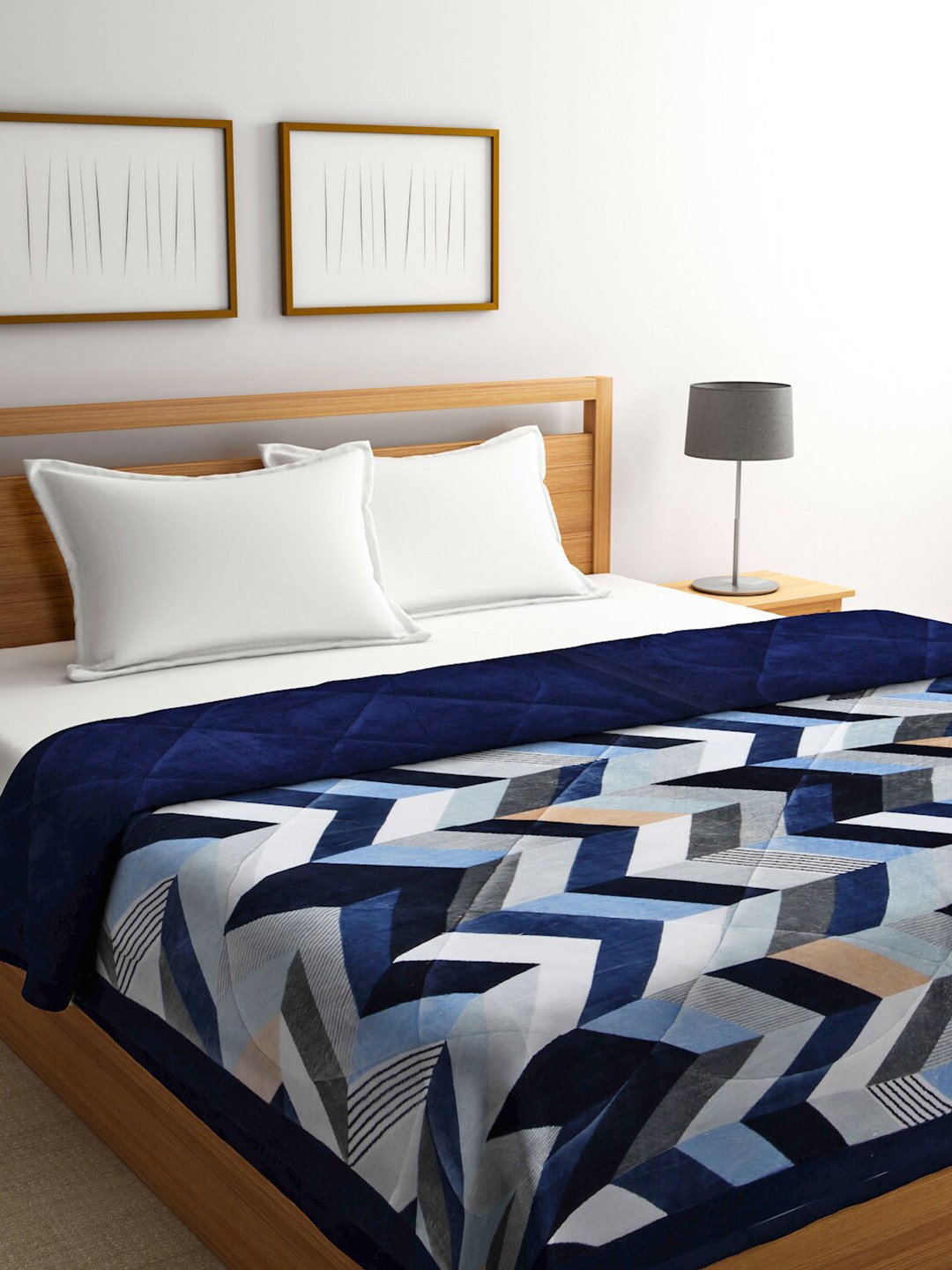 

Arrabi Blue & White Geometric Heavy Winter 950 GSM Double Bed Quilt