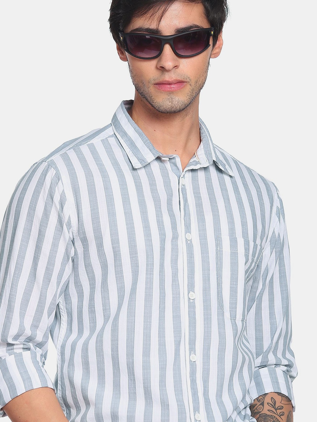 

Flying Machine Slub Vertical Stripe Spread Collar Casual Shirt, Grey