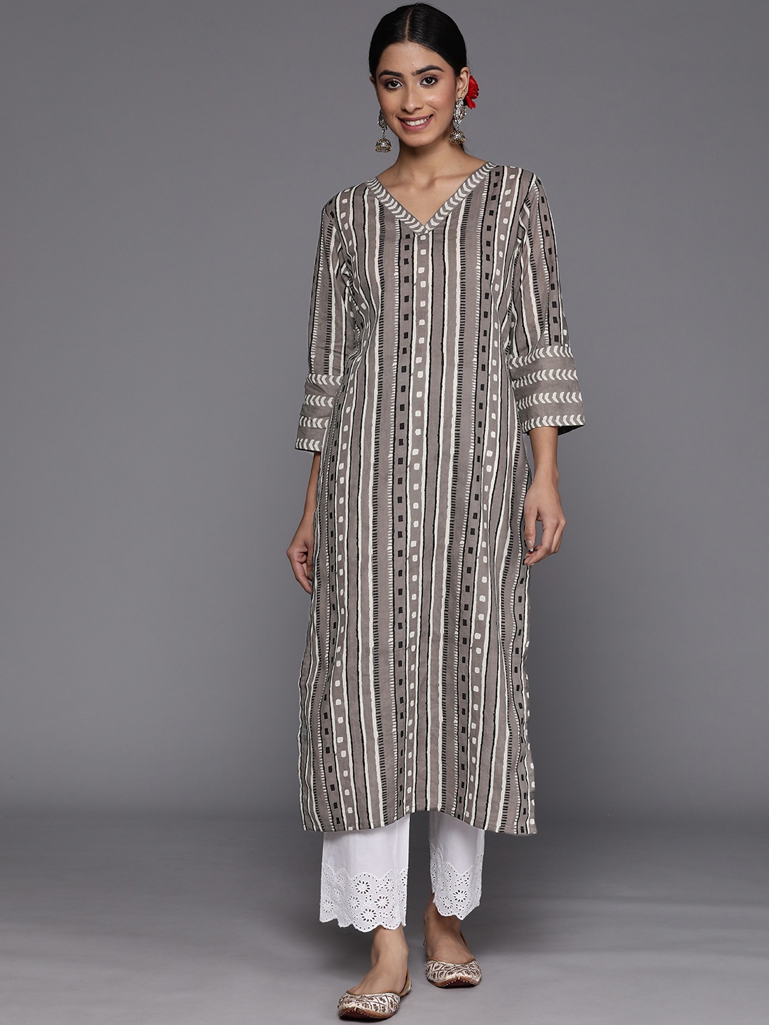 

Varanga Women Geometric Printed V-Neck Straight Kurta, Grey