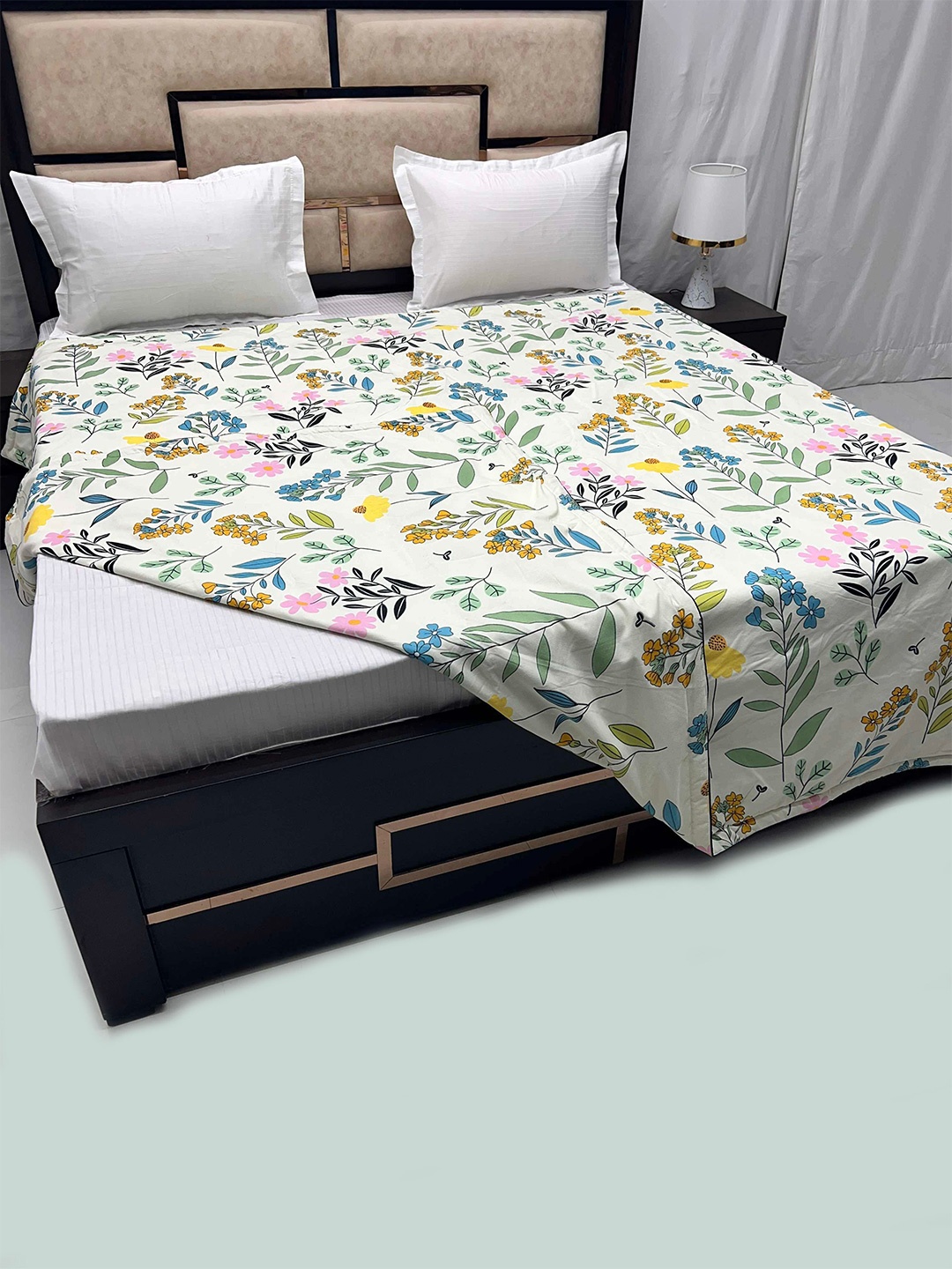 

Pure Decor White & Green Floral AC Room 350 GSM Double Bed Comforter