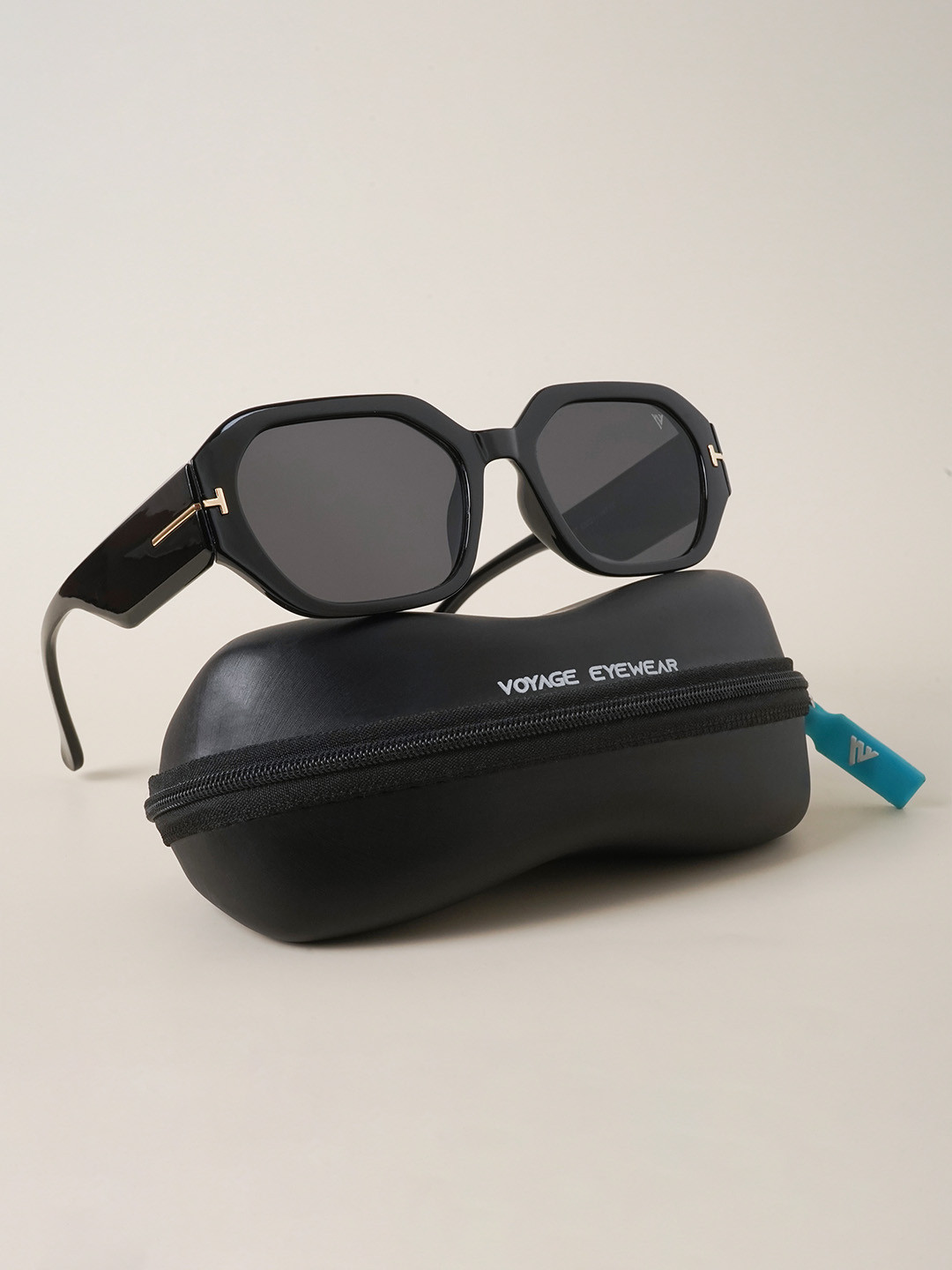 

Voyage Unisex Rectangle Sunglasses with UV Protected Lens, Black