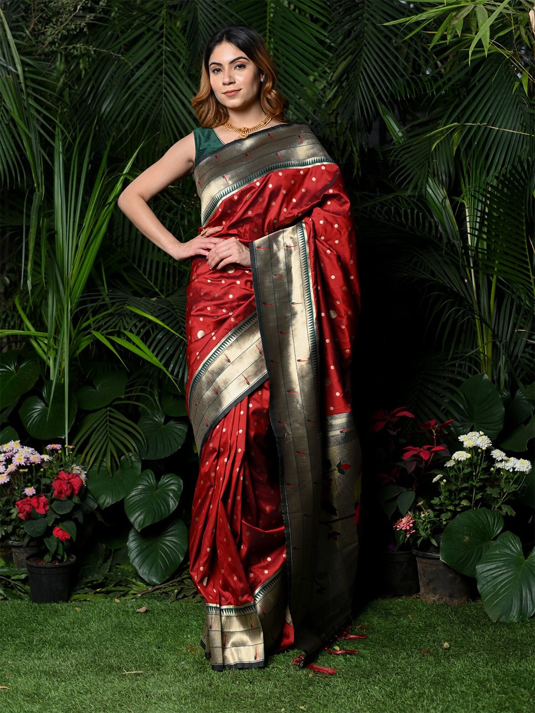

BEATITUDE Woven Design Zari Silk Blend Paithani Saree, Red