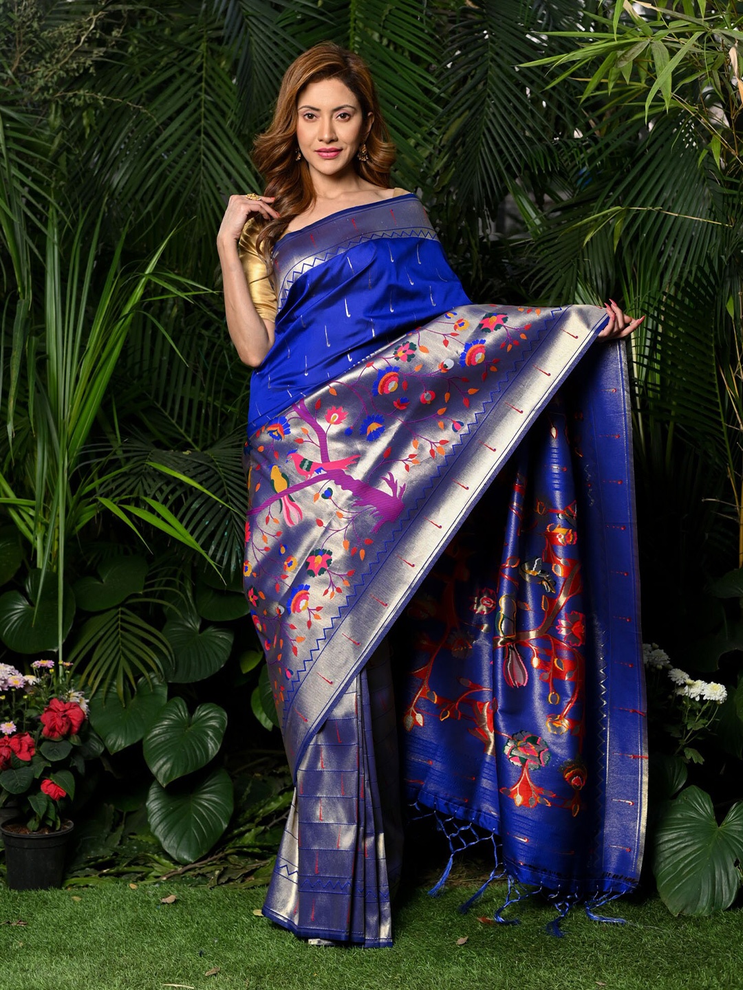 

BEATITUDE Woven Design Zari Paithani Saree, Blue