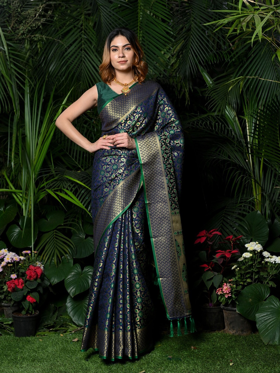 

BEATITUDE Ethnic Motifs Zari Silk Blend Patola Saree, Blue