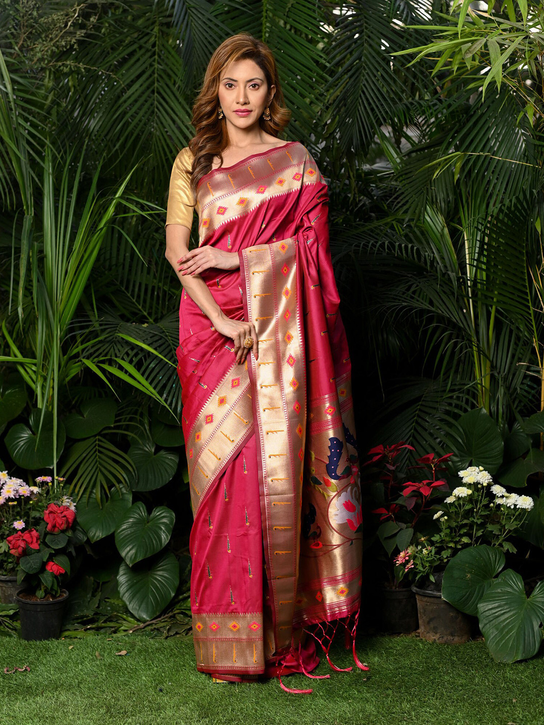 

BEATITUDE Woven Design Zari Paithani Saree, Fuchsia