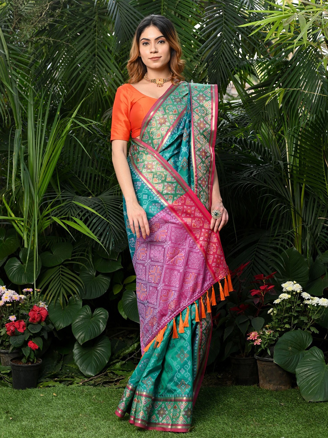 

BEATITUDE Printed Zari Patola Saree, Blue