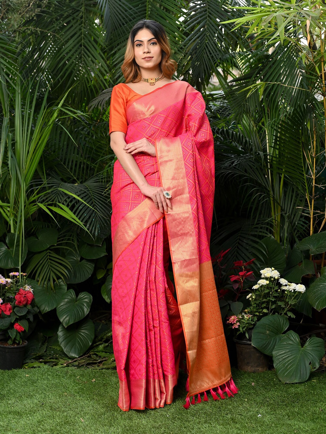 

BEATITUDE Bandhani Zari Silk Blend Patola Saree, Pink