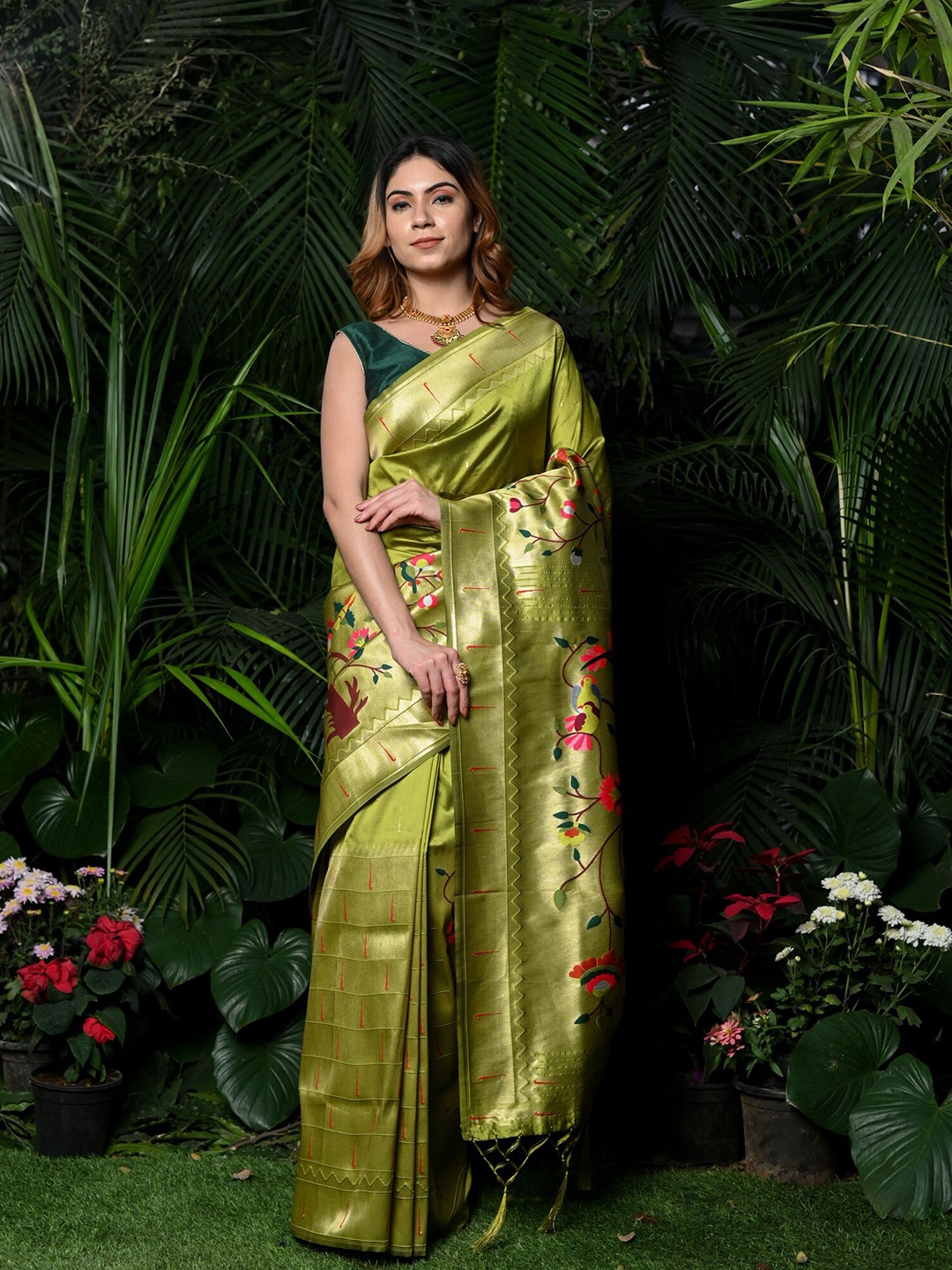 

BEATITUDE Ethnic Motifs Printed Zari Paithani Saree, Green