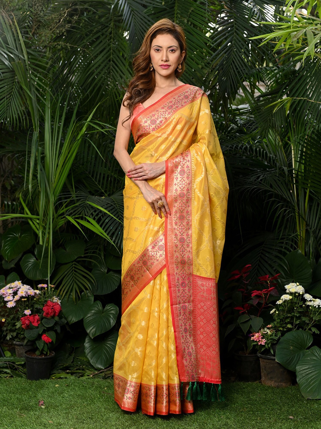 

BEATITUDE Woven Design Organza Banarasi Saree, Yellow