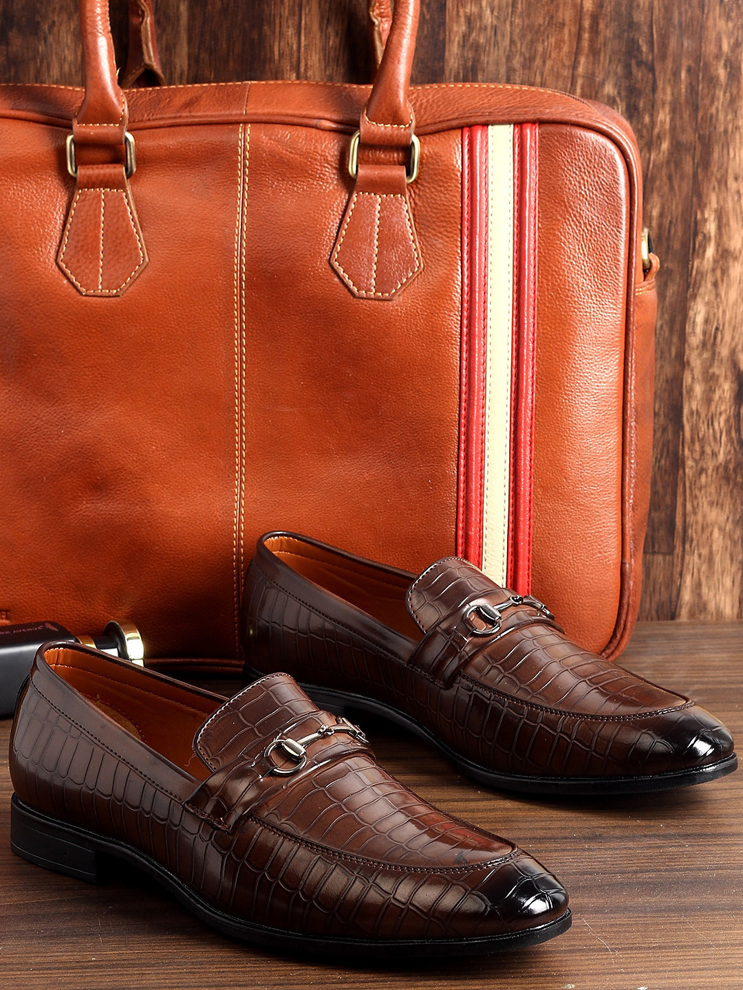 

MUTAQINOTI Men Textured Leather Formal Loafers, Brown