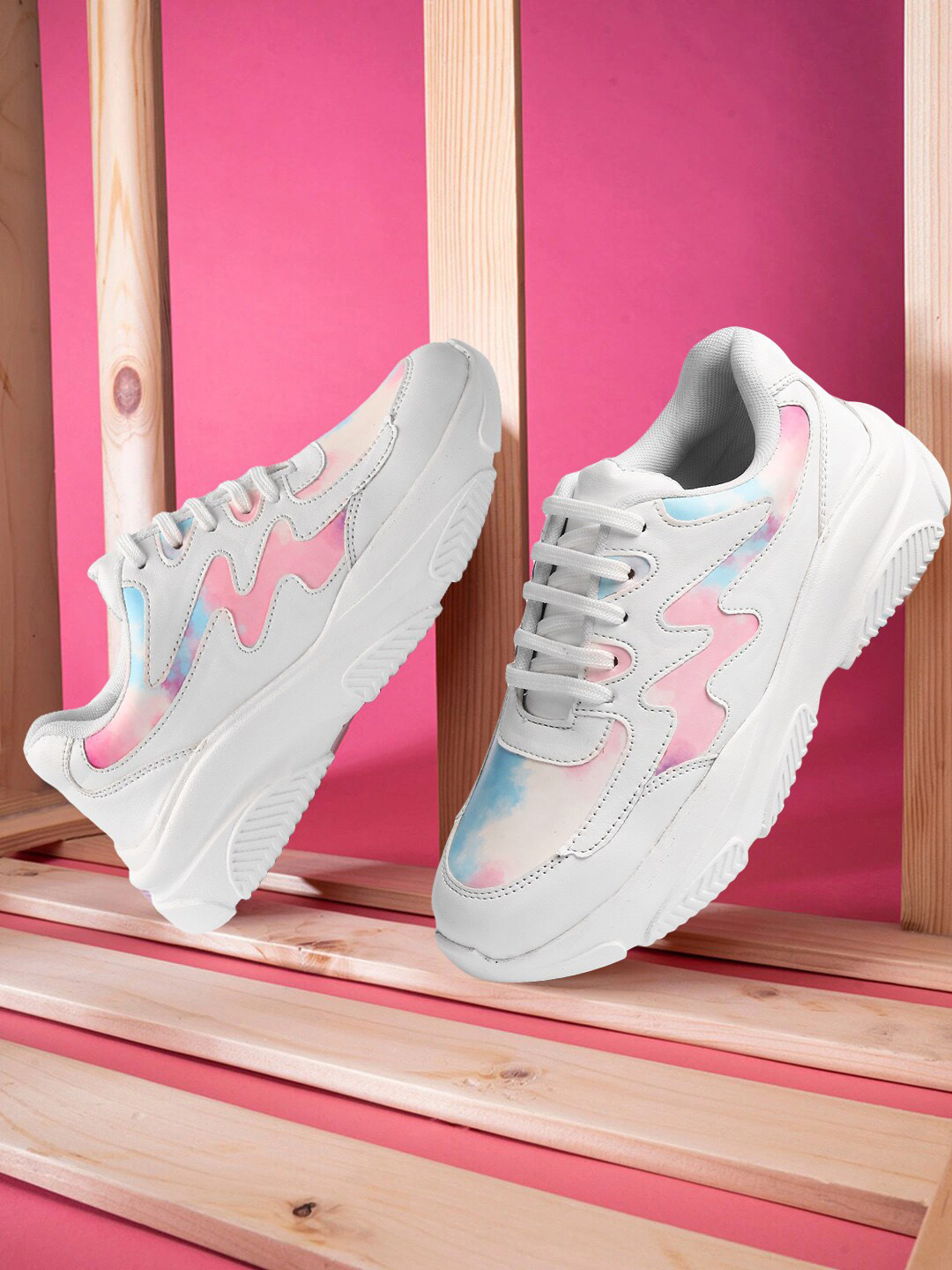

Longwalk Women Longwalk Lightweight Woven Design Sneakers, White
