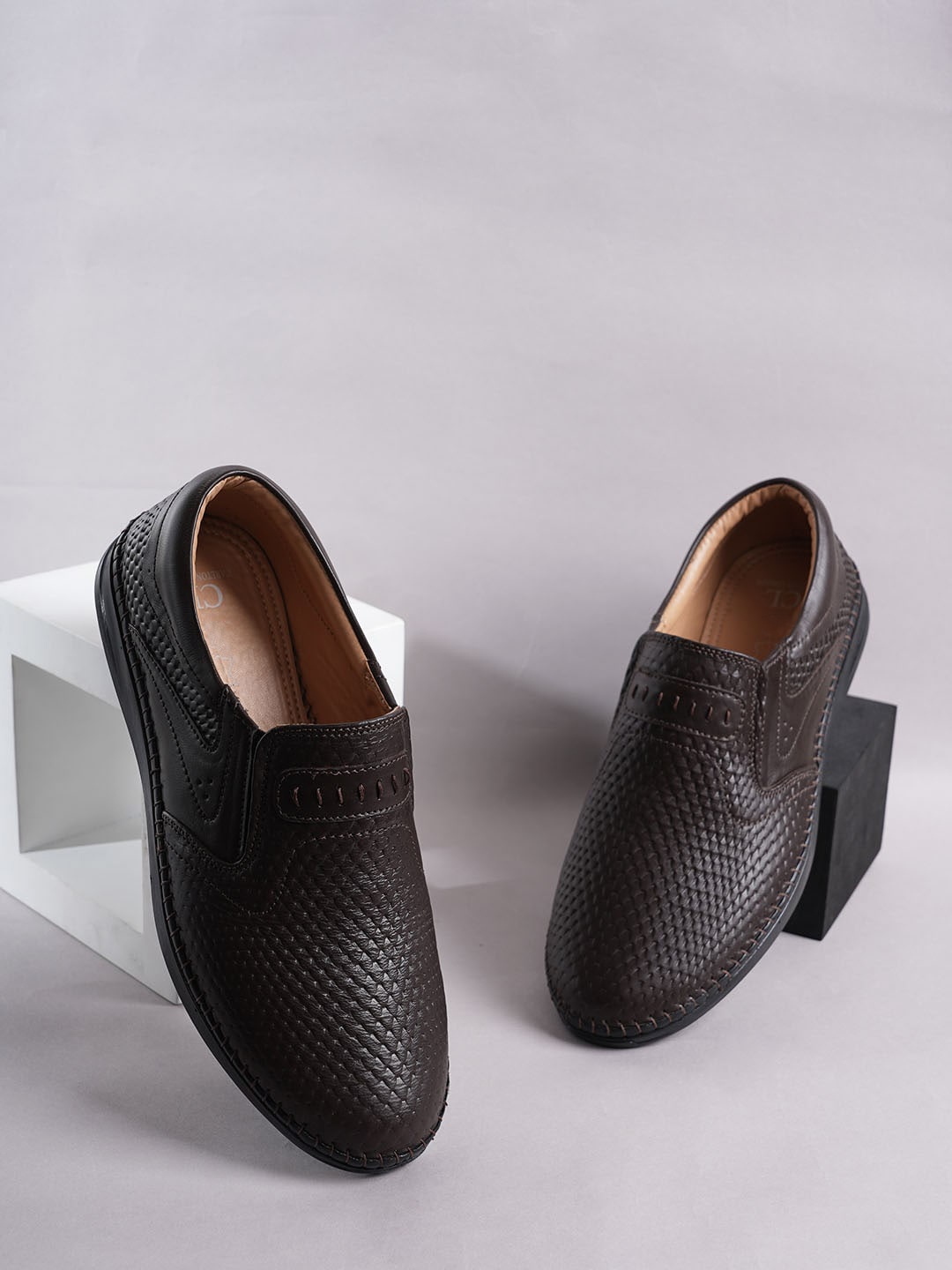 

Carlton London Men Textured Leather Driving Shoes, Brown