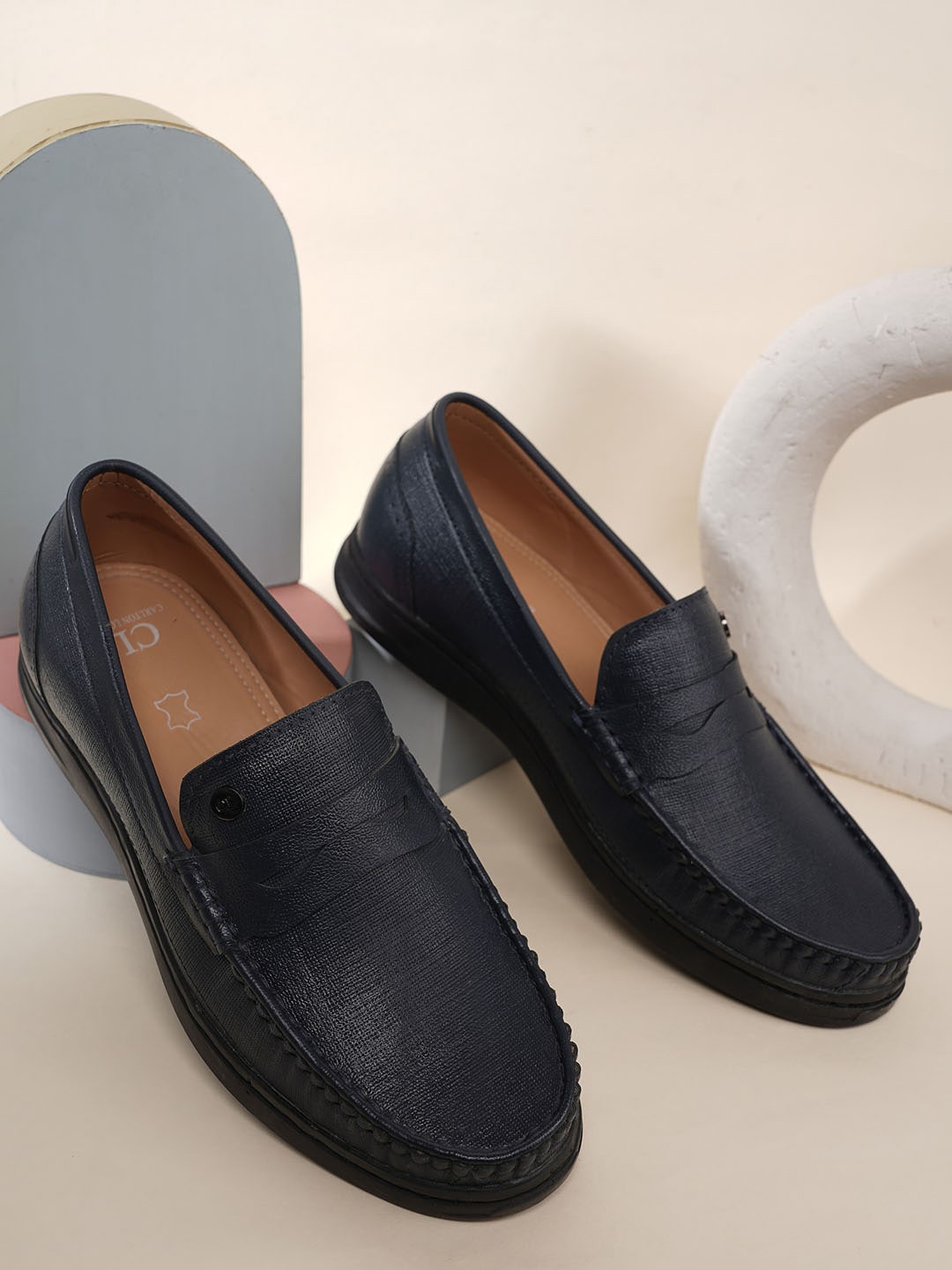 

Carlton London Men Textured Leather Loafers, Navy blue