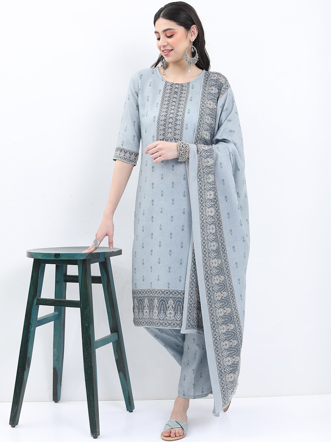 

KETCH Ethnic Motifs Printed Kurta with Trousers & With Dupatta, Grey