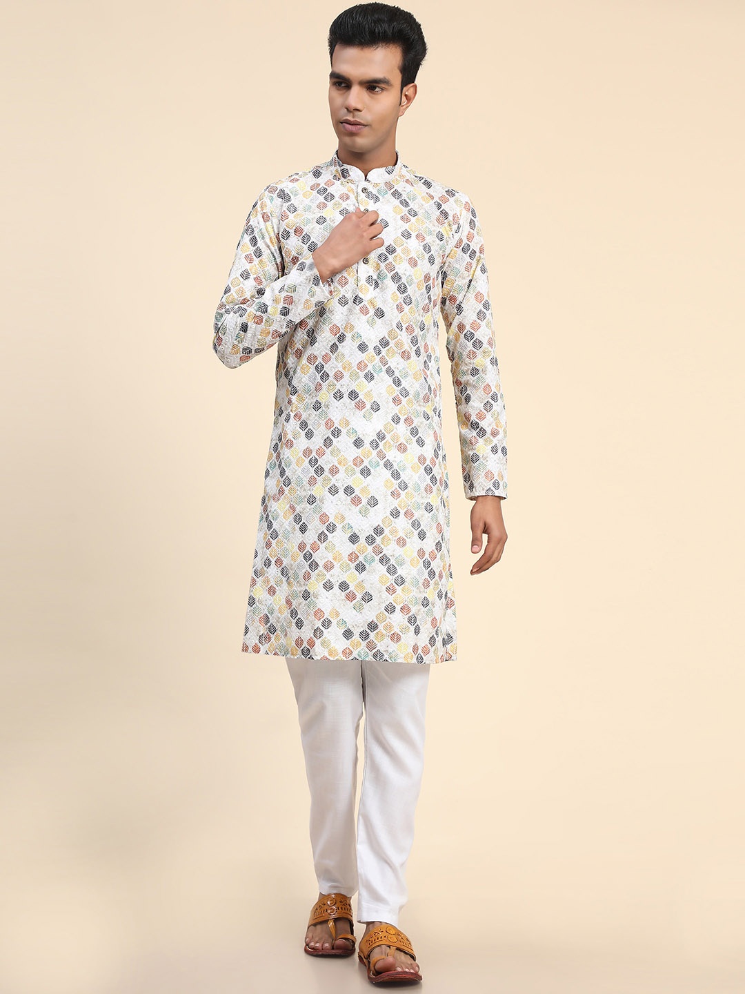 

Ekta Textiles Men Printed Mandarin Collar Pure Cotton Kurta with Pyjamas, Off white