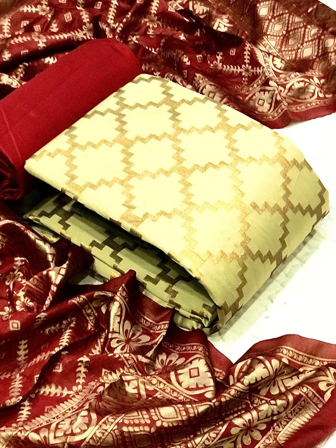 

Angroop Banarasi Silk Unstitched Dress Material, Cream