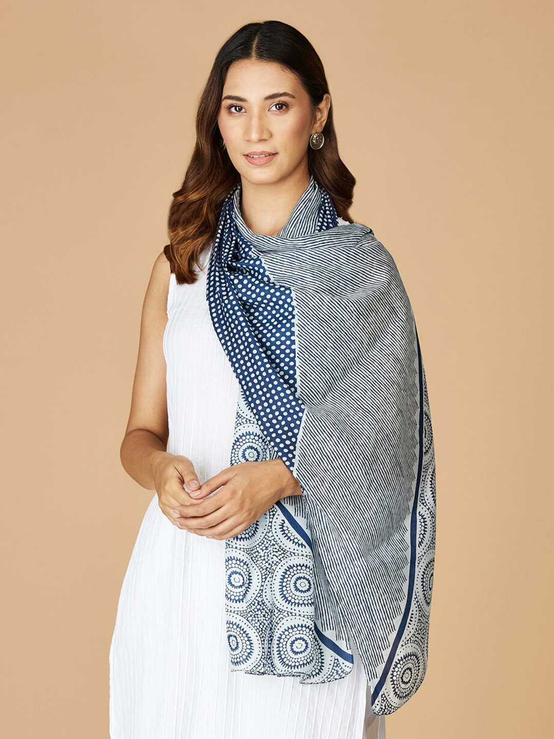 

Fabindia Women Geometric Printed Stole, Navy blue