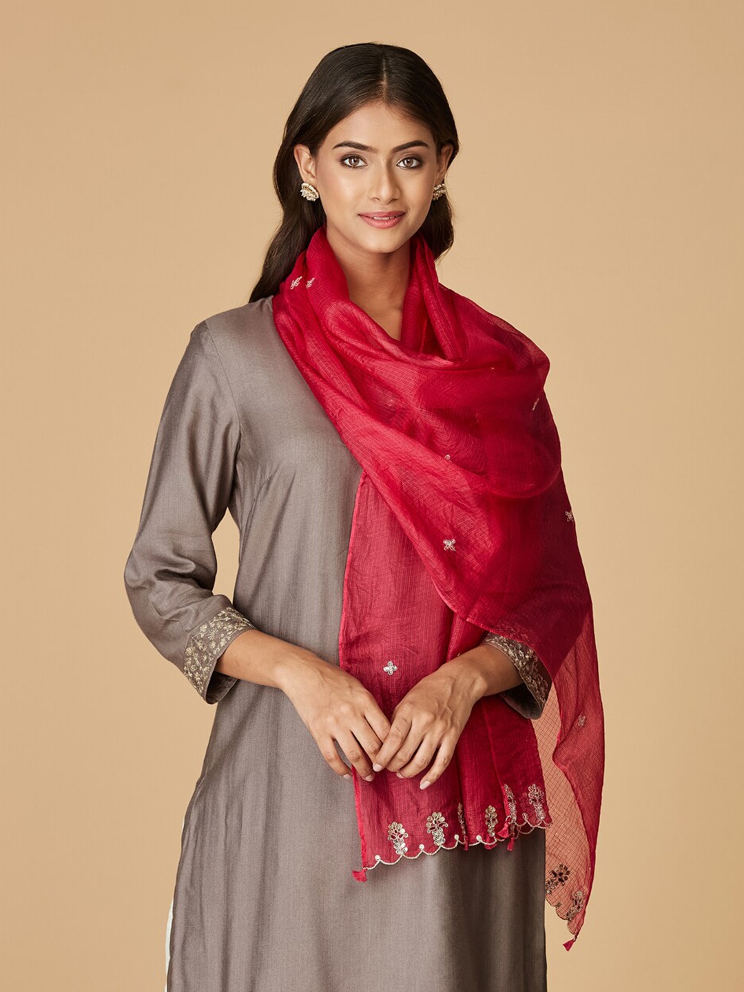 

Fabindia Women Floral Embroidered Stole, Magenta