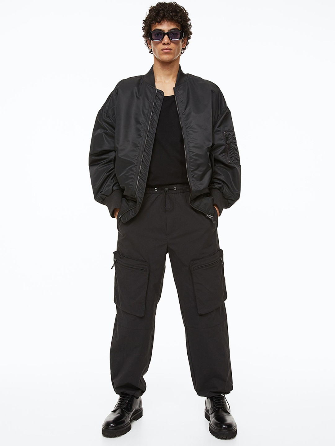 

H&M Men Loose Fit Cargo Trousers, Charcoal