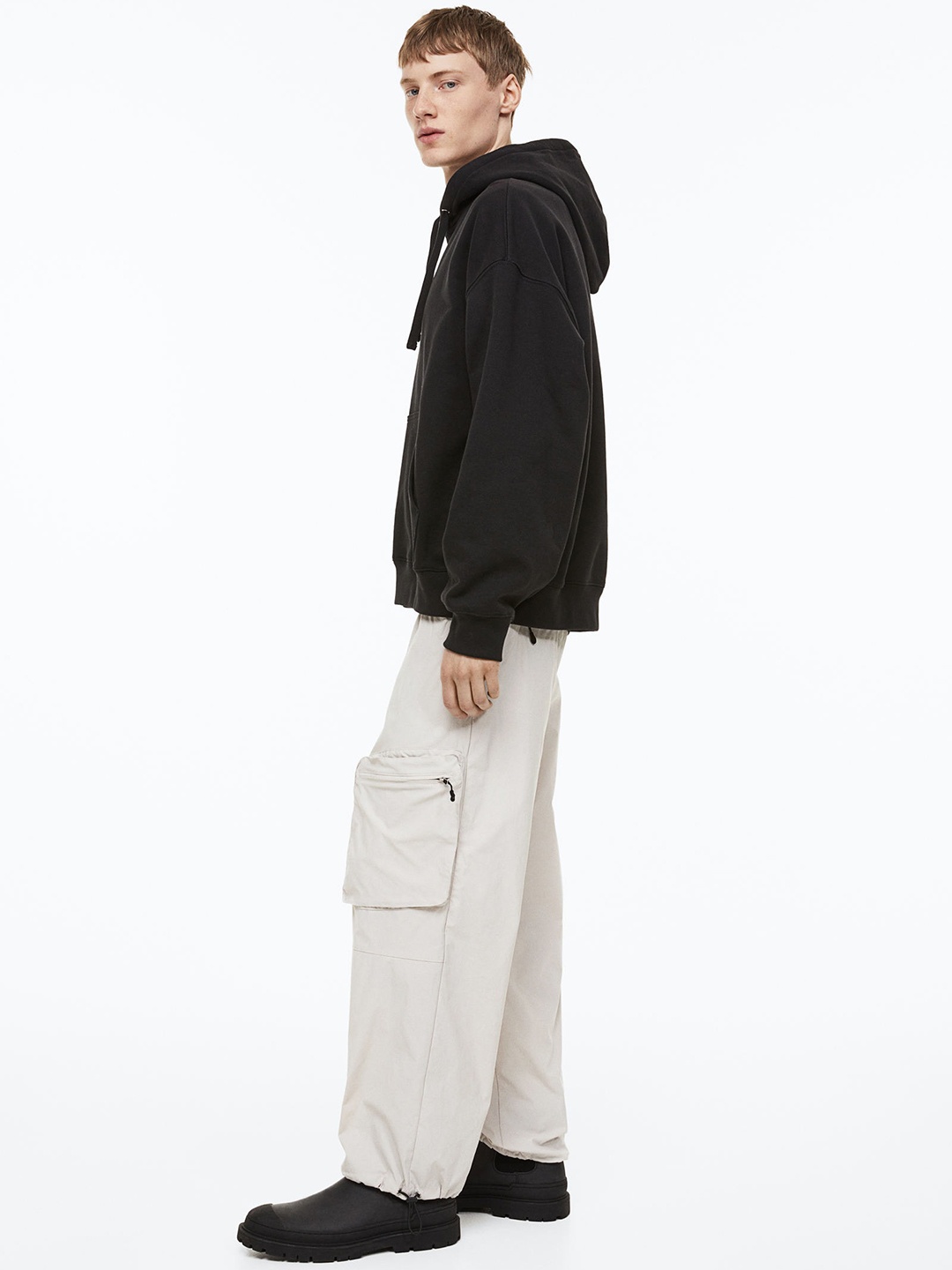 

H&M Men Beige Loose Fit Cargos Trousers