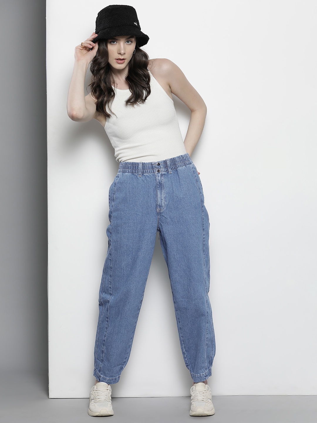 

Tommy Hilfiger Women High-Rise Mom Fit Jogger Jeans, Navy blue