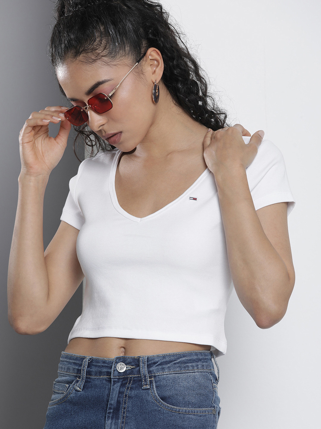 

Tommy Hilfiger Solid V-Neck Crop Ribbed T-shirt, White