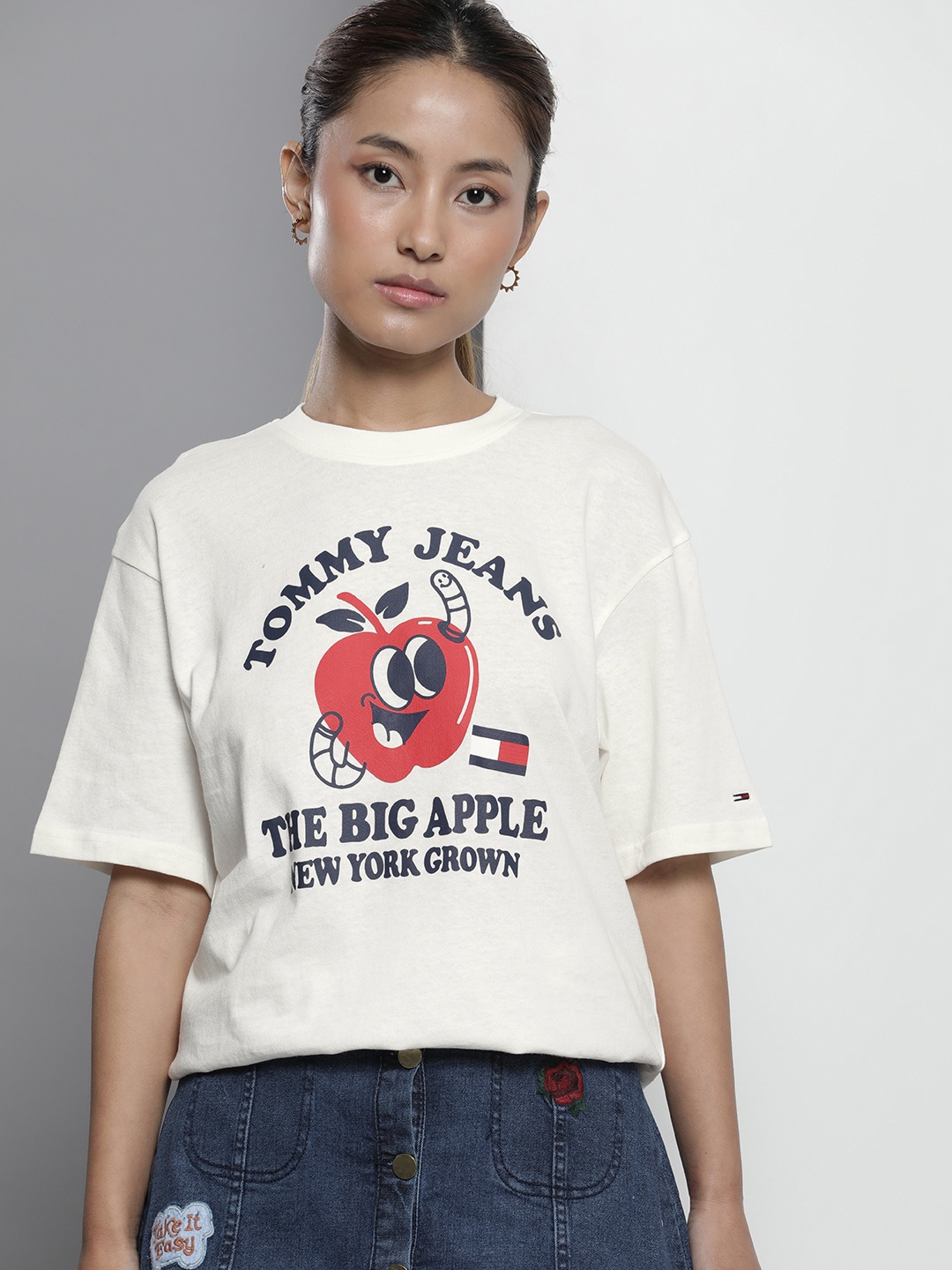 

Tommy Hilfiger Women Pure Cotton Printed Drop-Shoulder Sleeves T-shirt, Cream