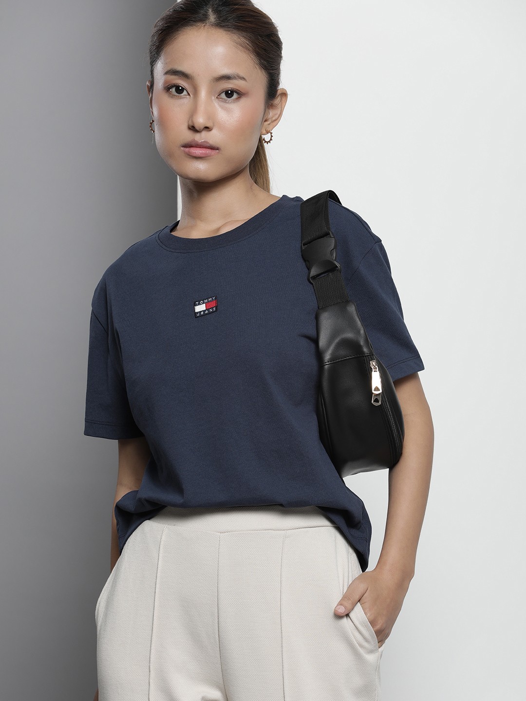 

Tommy Hilfiger Women Round Neck Applique T-shirt, Navy blue