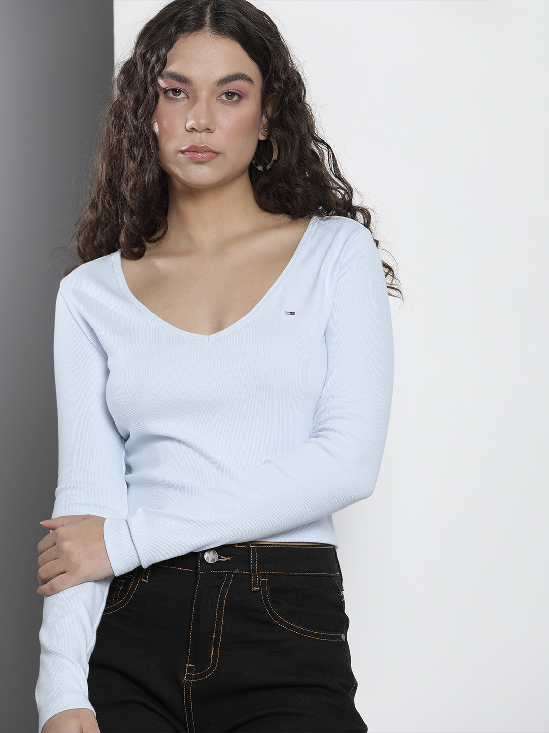 

Tommy Hilfiger Women V-Neck Sustainable T-shirt, Blue