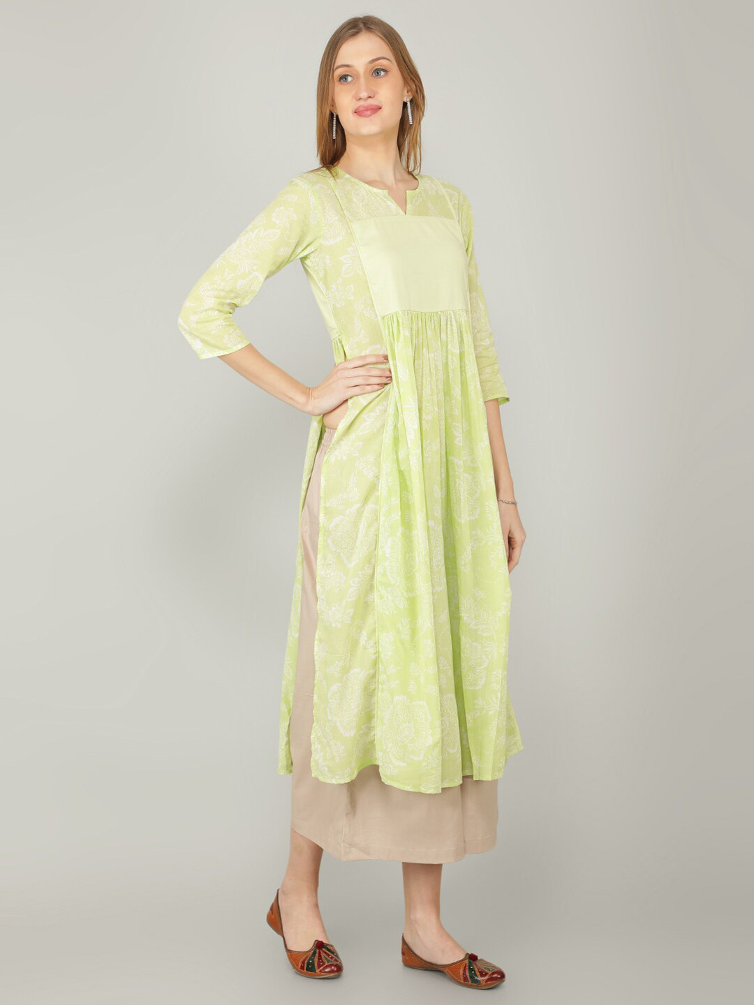 

NAVIYATA Women Printed Floral Notch Neck Pure Cotton Kurta with Palazzos, Green